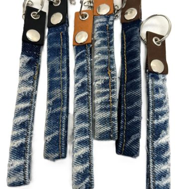 LLAVERO MEZCLILLA BASTA JEANS C/ CUERO