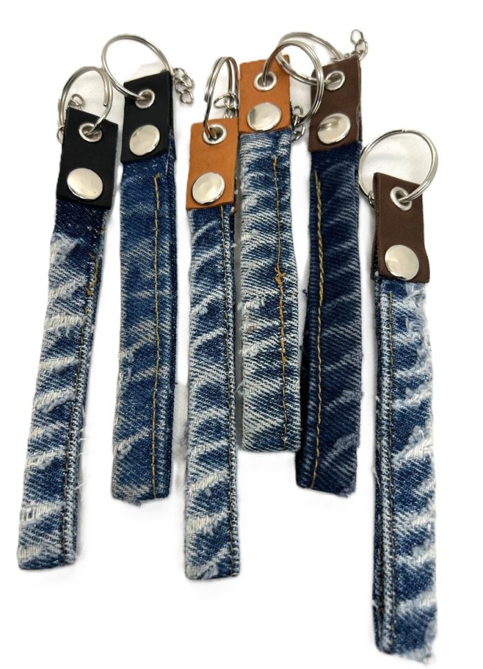 LLAVERO MEZCLILLA BASTA JEANS C/ CUERO