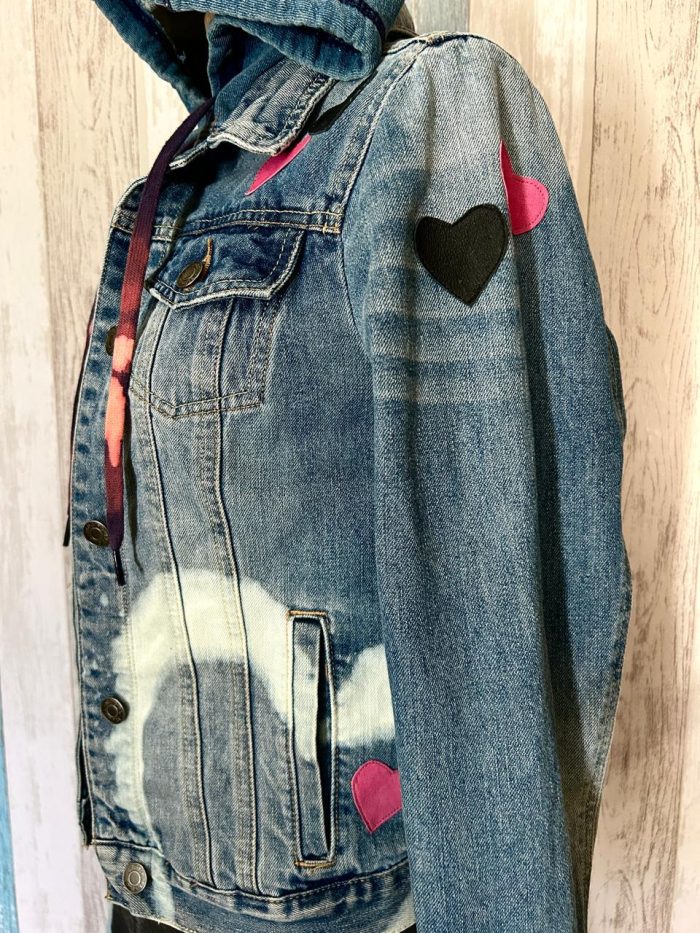 CHAQUETA CUSTOMIZADA CORAZONES, C/GORRO T.M - Imagen 4
